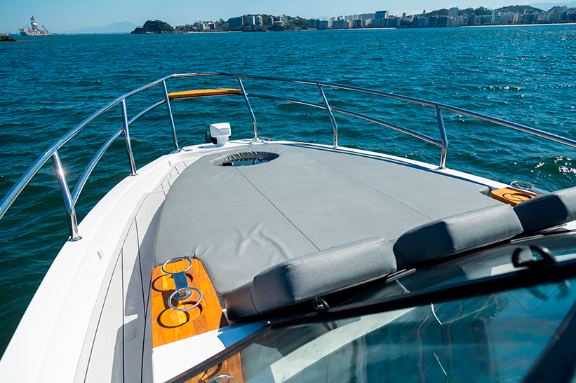 Zath 348 HT Outboard: design europeu, navegabilidade e muito espaço a bordo